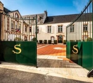 ГОСПОДИНУ САЛОНУ, ШАМПАНСКОМУ И ЧЕЛОВЕКУ