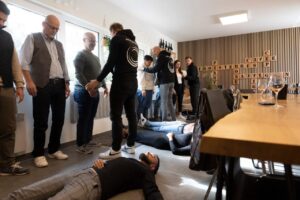 А ПОД ГИПНОЗОМ НЕ ПРОБОВАЛИ?