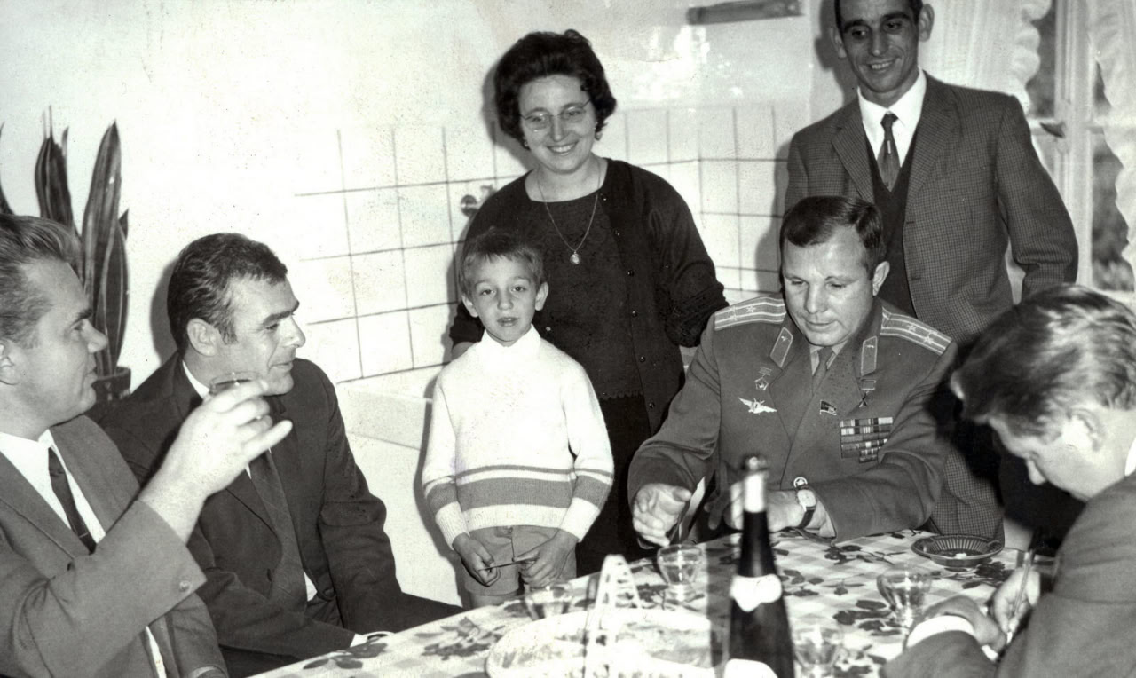 КИР, ХРУЩЕВ И ГАГАРИН КИР, ХРУЩЕВ И ГАГАРИН