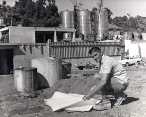 С ОВЕЧКОЙ НА ЭТИКЕТКЕ