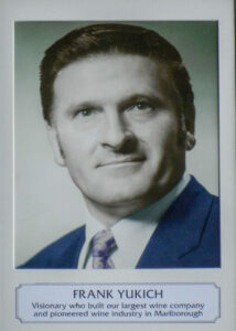 С ОВЕЧКОЙ НА ЭТИКЕТКЕ