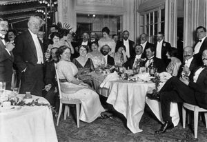 ГОСПОДИНУ САЛОНУ, ШАМПАНСКОМУ И ЧЕЛОВЕКУ