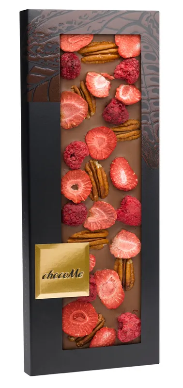 chocoMe Молочный шоколад с орехами пекан, ломтиками клубники и малины