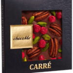 chocoMe Молочный шоколад с ягодами красной смородины, орехами Пекан, ягодами малины